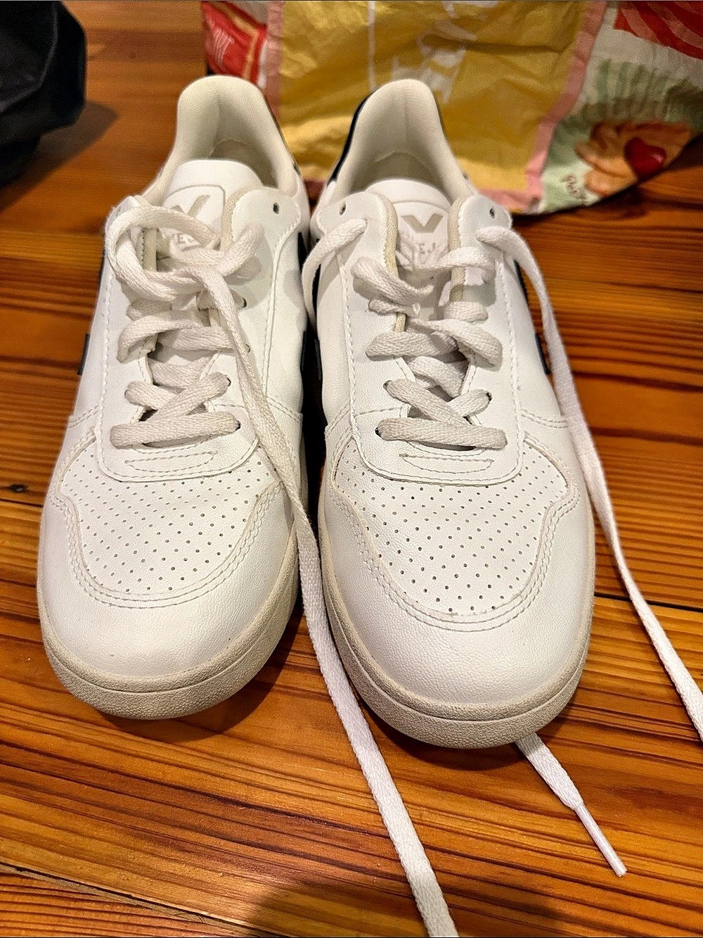 VEJA V-10 White & Black Sneakers US 9